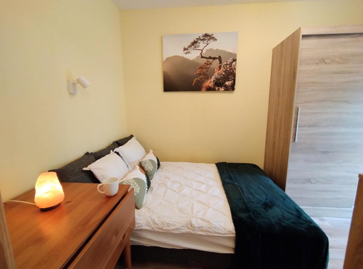 Yellow Apartment Wieliczka Exterior photo